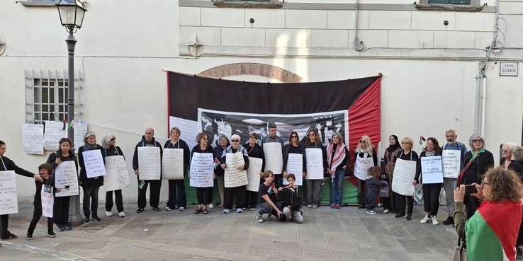 Donne in nero Mugello, flash mob a Scarperia e San Piero contro la guerra a Gaza