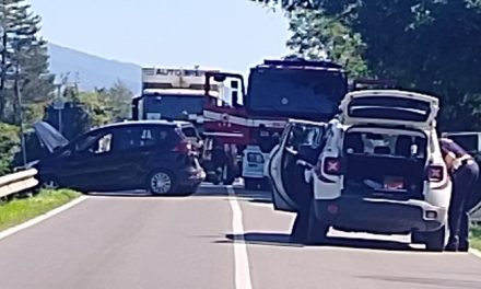 Incidente stradale a Scarperia e San Piero: due auto coinvolte, traffico bloccato