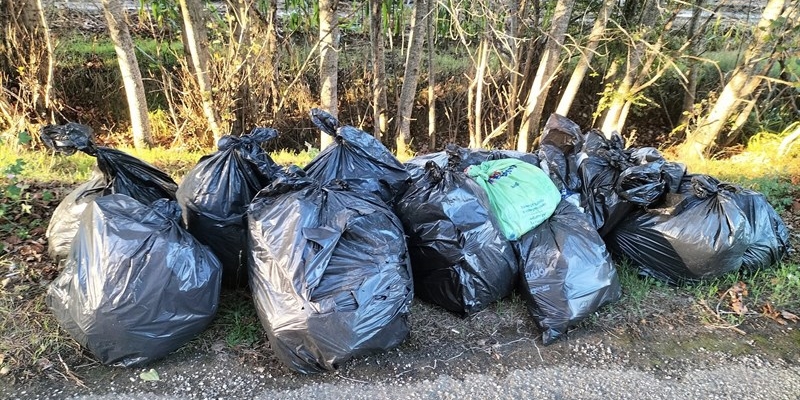 Scarperia e San Piero, volontari recuperano 11 sacchi abbandonati e segnalano il responsabile ad Alia e Polizia Municipale