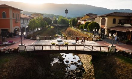 Barberino Outlet inaugura una panchina rossa contro la violenza di genere