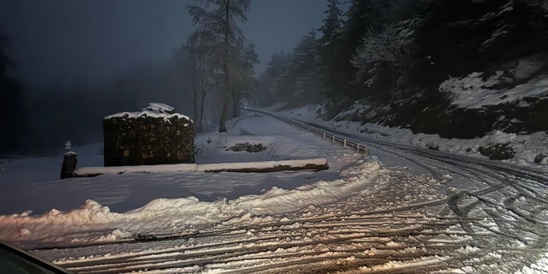 Bianco risveglio nel Mugello: la neve imbianca la zona, ma le strade restano percorribili