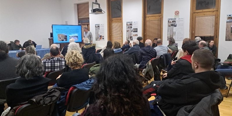 No all’eolico industriale sui crinali di Londa: assemblea pubblica dice no al progetto, sì alle Comunità Energetiche