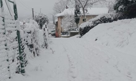 Arliano dimenticata sotto la neve: strade abbandonate senza spalaneve né sale